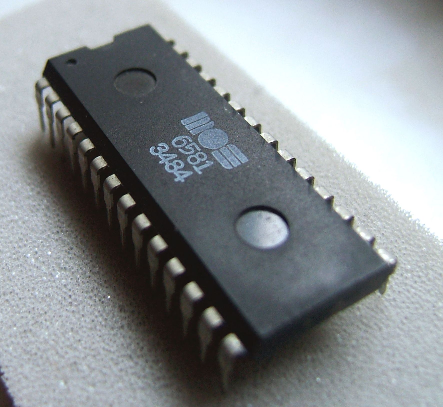 MOS 6581 SID chip - the sound processor behind cracktro music
